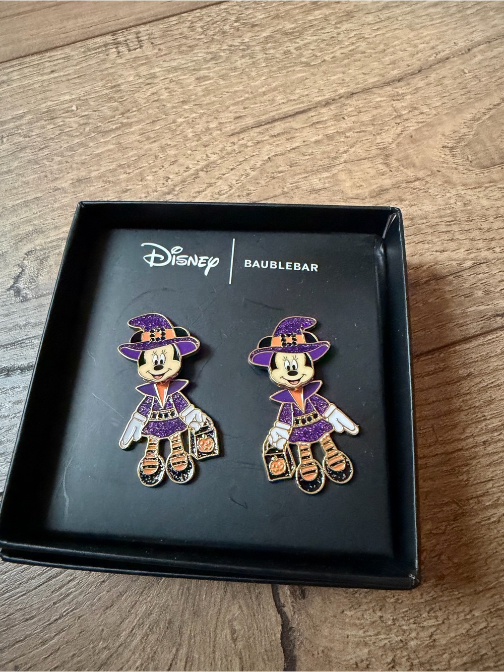 NIB Disney x BaubleBar Minnie Mouse Witch Halloween Glitter Earrings Pumpkin